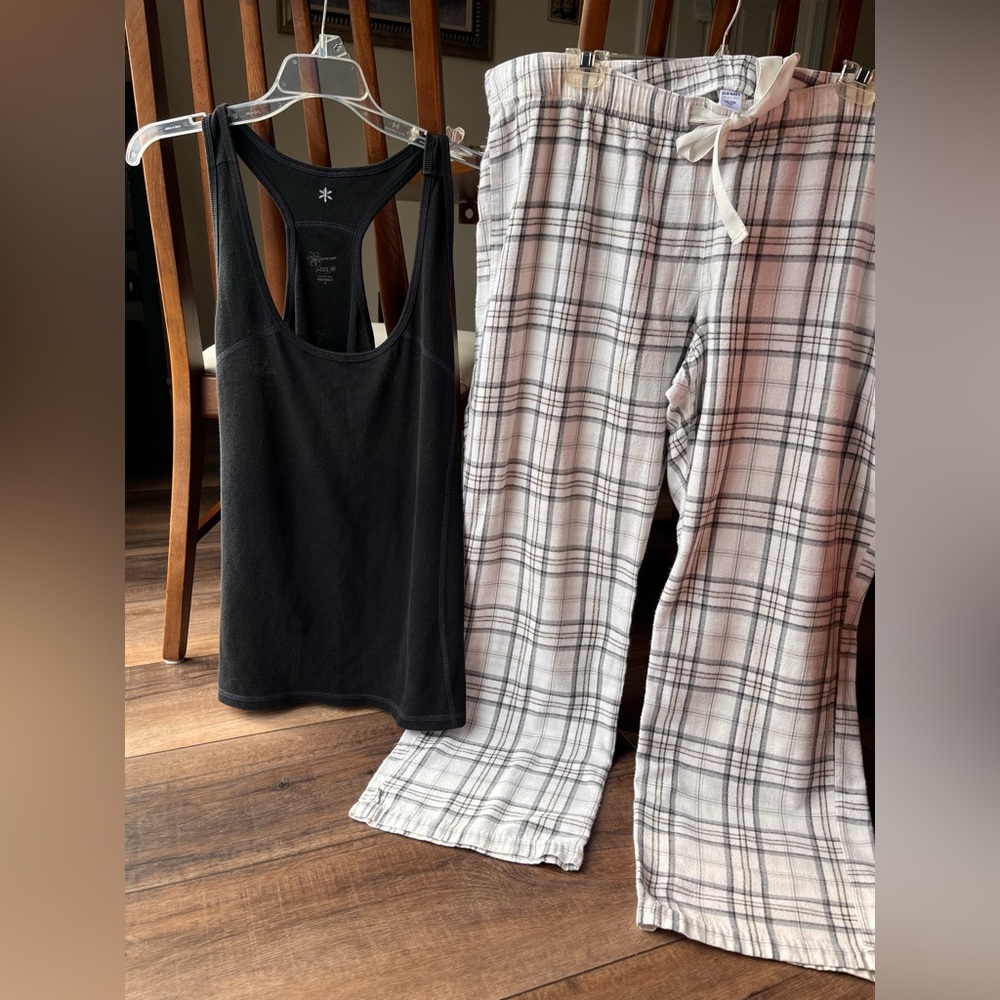 Old Navy Comfy Sleepwear! Both XXL! Black Racer Back Tank! White/Silver Pant! - Picture 9 of 9